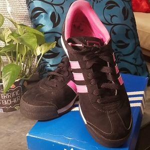 ADDIAS  WOMEN TENNIS SHOES